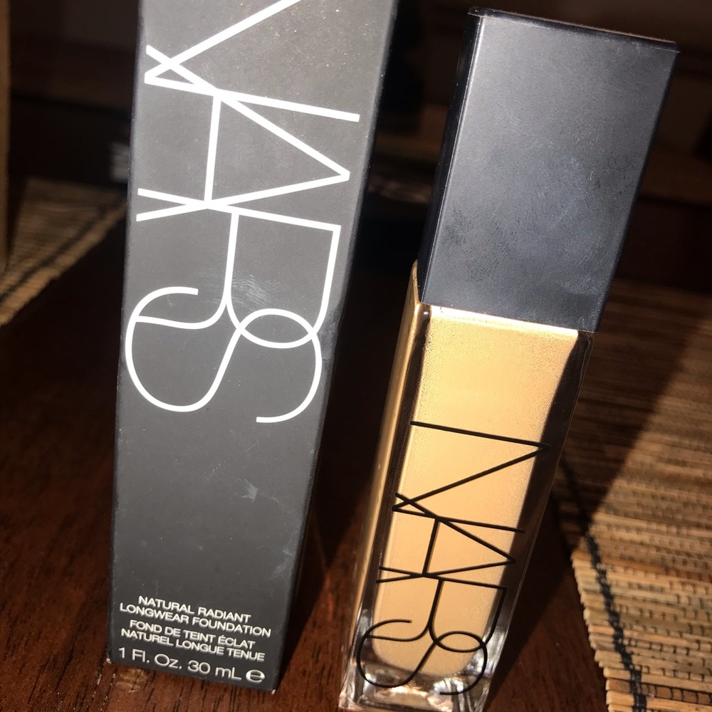 Nars Natural Radiant Longwear Foundation